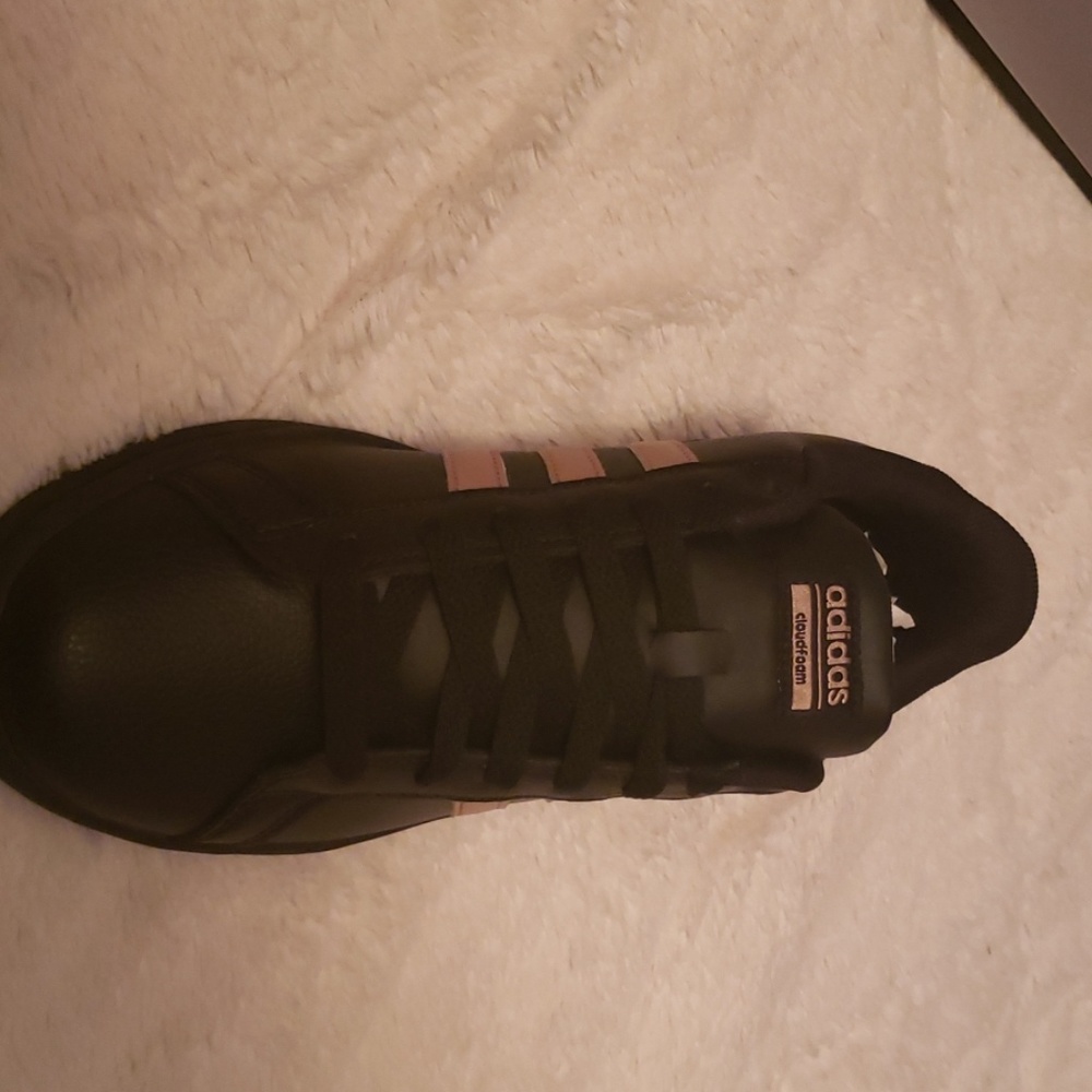 Adidas - Picture 2 of 3